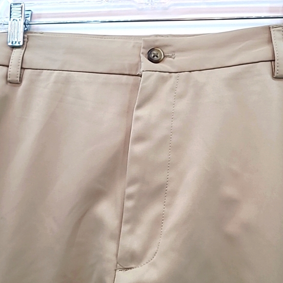 IZOD Men's Tan Golf Shorts, 100% Polyester - Size 42 - Picture 3 of 10